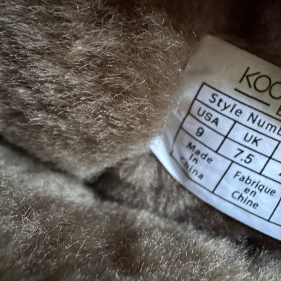 NWT Women's Koolaburra By UGG Victoria Short Winter Boots - Picture 2 of 6